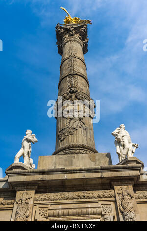 L'indépendance des statues de héros Angel Monument Mexico Mexique. Construit en 1910 pour célébrer la guerre en début de 1800 conduisant à l'indépendance 1821 Banque D'Images