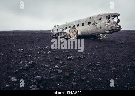 US Navy Super Douglas DC-3 sur un Solheimasandur plane Wreck Beach dans le sud de l'Islande Banque D'Images