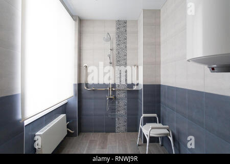 Salle de bains de l'intérieur pour les personnes handicapées Banque D'Images