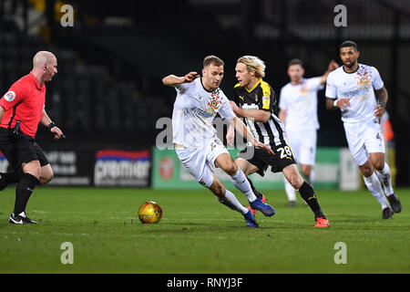 19 février 2019, Meadow Lane, Nottingham, Angleterre ; Sky Bet League Deux, Notts County vs Newport County ; Craig Mackail-Smith (28) de Notts County batailles avec Mickey Demetriou (28) de Newport County Credit Jon Hobley/News Images Banque D'Images