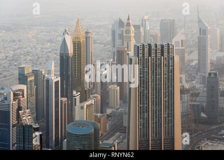 Dubaï, Émirats arabes unis - Février 17, 2018 : Vue aérienne du centre-ville de Dubaï - vue depuis la tour Burj Khalifa Banque D'Images