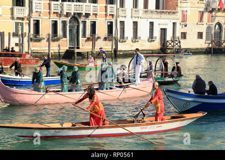 Regata di Carnevale Venezia. La Festa Veneziana sull'acqua Banque D'Images