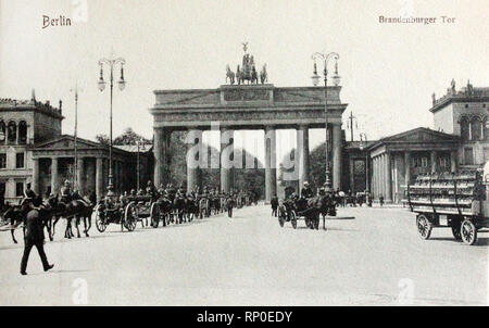 La porte de Brandebourg à Berlin. Carte postale du début du xxe siècle. Banque D'Images
