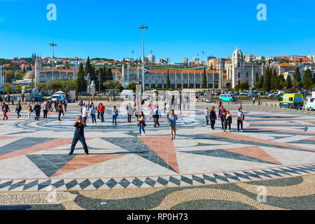 Lisbonne, Portugal - 27 mars 2018 : le monastère des Hiéronymites et Emprie Square attraction touristique à Belem Banque D'Images