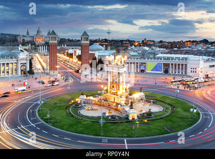 Vue aérienne sur la Placa Espanya et Montjuic Hill avec Musée National d'Art de Catalogne, Barcelone, Espagne Banque D'Images