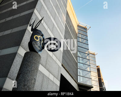 Masque et l'architecture moderne au Musée Royal Armouries de Leeds West Yorkshire Angleterre Dock Banque D'Images