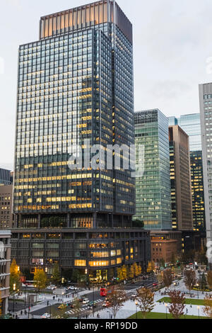 Le Japon, Honshu, Tokyo, Marunouchi, scène de rue et bâtiment Shin-Marunouchi Banque D'Images