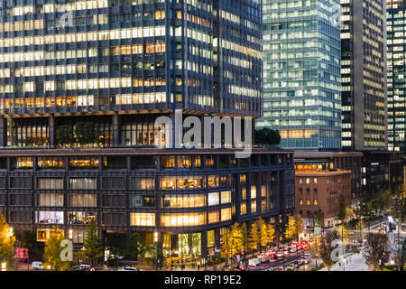 Le Japon, Honshu, Tokyo, Marunouchi, scène de rue et bâtiment Shin-Marunouchi Banque D'Images