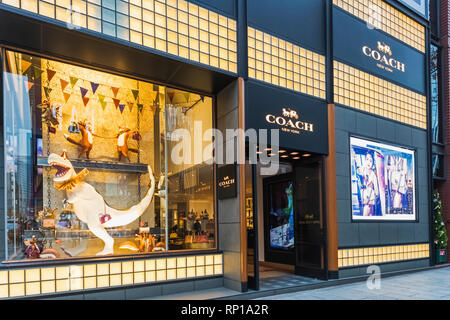 Le Japon, Honshu, Tokyo, Ginza, Coach Store Banque D'Images