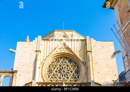 Valence, Espagne. La basilique-cathédrale de l'Assomption de Notre-Dame de valence dans l'après-midi en été Banque D'Images