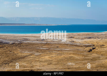 Dead Sea shore vu de l'autoroute 65 en Jordanie Banque D'Images