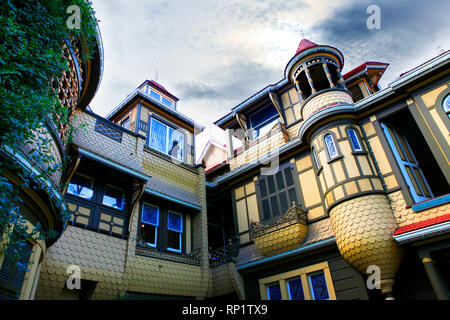 La Winchester Mystery House - la chambre numéro 525 sur Winchester Boulevard à San Jose, Californie, USA, est maintenant une attraction touristique extravagantes. Banque D'Images