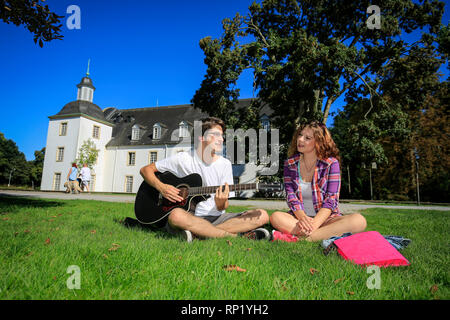 24.08.2016, Essen, Rhénanie du Nord-Westphalie, Allemagne - Schlosspark Borbeck, Moni et Jascha répéter pour la prochaine performance, photographiée à l'img 0732 [800 600] Banque D'Images