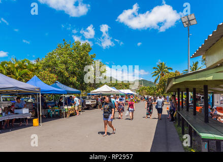 ARUTANGA, Aitutaki, ÎLES COOK - 30 septembre 2018 : vue sur le marché local. L'espace de copie pour le texte Banque D'Images