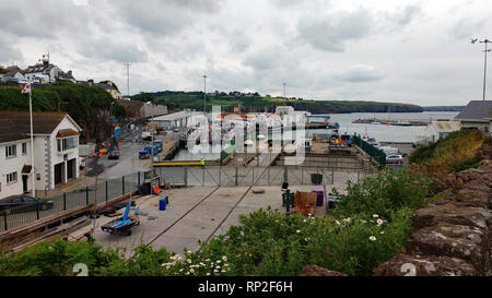 Une vue de la falaise surplombant le port de Dunmore East, dans le comté de Waterford, Irlande Banque D'Images