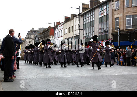 Cardiff, Wales, UK. 20 février 2019. Le 1er Bataillon Welsh Guard's homecoming parade. Ce bataillon venait juste de rentrer après leur troisième mission en Afghanistan. Credit : Lily Watts/Alamy Live News Banque D'Images