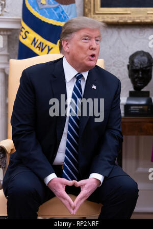 Washington DC, USA. Feb 20, 2019. Le Président des Etats-Unis, Donald J. Trump rencontre Sebastian Kurz Chancelier fédéral de la République d'Autriche dans le bureau ovale de la Maison Blanche à Washington, DC, mercredi 20 février, 2019. Crédit : Chris Kleponis/Piscine via CNP | Conditions de crédit dans le monde entier : dpa/Alamy Live News Banque D'Images