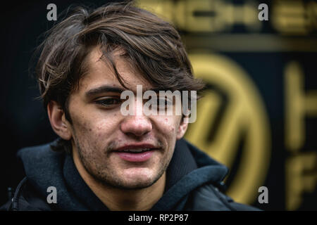 Barcelone, Espagne. Février 20, 2019 : PIETRO FITTIPALDI (BRA) de team Haas est vu dans le Paddock durant la troisième journée de l'hiver Formule 1 essais au Circuit de Catalunya Crédit : Matthias Rickenbach/Alamy Live News Banque D'Images