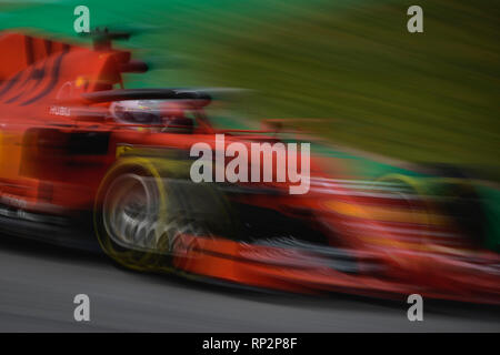 Barcelone, Espagne. Février 20, 2019 : Sebastian Vettel (GER) de l'écurie Ferrari, disques durs dans sa SF90 au cours de la troisième journée de l'hiver Formule 1 essais au Circuit de Catalunya Crédit : Matthias Rickenbach/Alamy Live News Banque D'Images