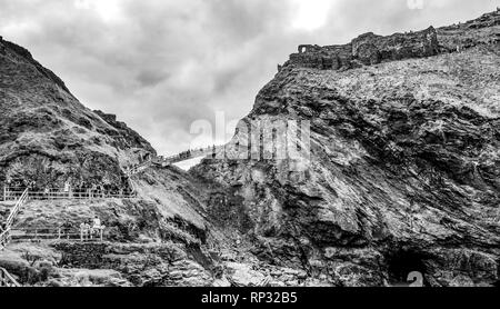 L'Anse de Tintagel en Cornouailles - un monument populaire au château de Tintagel Banque D'Images