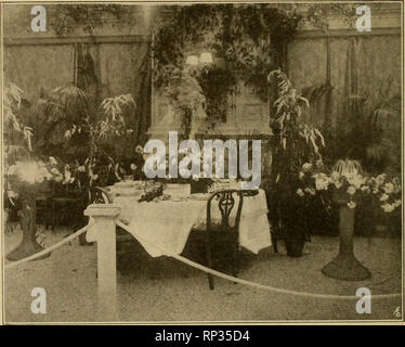 . La fleuriste américain : un journal hebdomadaire pour le commerce. La floriculture ; fleuristes. E. G. HILL CO. POUR LA DÉCORATION DE TABLE À L'Indianapolis pour sportifs SHOW. Spectacle, du 15 au 18 mars 1917." dis- Ged Davis prolongé une cordiale invitation à tous pour assister à cette exposition, qui s'est d'être un affichage inhabituel. Wm. Nicholson, qui avait raté un tendu des vingt-six réunions de la société, a déclaré qu'il avait toujours trouvé un grand plaisir à ces visites. L'amour de fleurs, et plus tard, le golf, la lecture de ce qui a été, il a la certitude, l'ajout d'années de sa vie, étaient maintenant ses grands moyens mesu- res. Il a prédit une grande rencontre un Banque D'Images
