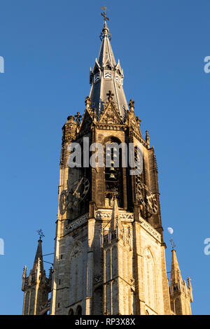 La flèche de la Nieuwe Kerk (nouvelle église) à Delft, aux Pays-Bas. La tour s'élève à plus de 108 mètres de hauteur. Banque D'Images