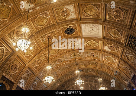 Nouveaux panneaux montés sur le toit de la Winter Gardens Empress Ballroom Blackpool Lancashire UK La renommée mondiale Blackpool Dance Festival a lieu ici Banque D'Images