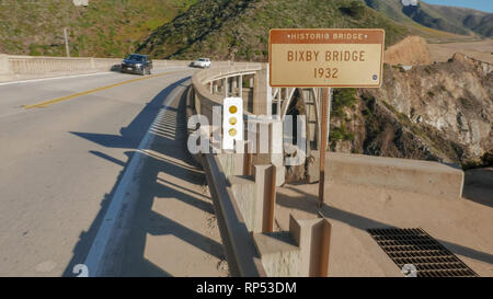 Shot de bixby pont de la route 1 le long de la côte de Californie Banque D'Images