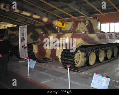 Koubinka, Russie - 12 juin 2011 : Musée des blindés à ciel ouvert et sous cabanes à Koubinka près de Moscou. Banque D'Images