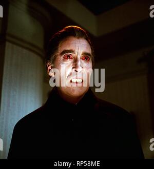 CHRISTOPHER LEE, Dracula a ressuscité des morts, 1968 Banque D'Images