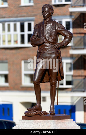 Statue de l'amiral Lord Horatio Nelson à Grand Parade, Vieux Portsmouth, Portsmouth, Hampshire, England, UK Banque D'Images