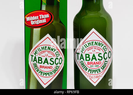 ST. PAUL, MN/USA - 20 février 2019 : la sauce Tabasco par McIlhenny Company d'Avery Island, en Louisiane et bouteille marque logo. Banque D'Images