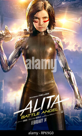 Alita : Battle Angel (2019) réalisé par Robert Rodriguez et avec Rosa Salazar, Christoph Waltz et Jennifer Connelly. Une femme cyborg combat en arrière. Banque D'Images