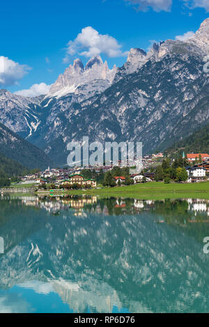 Lac de Santa Caterina ou Auronzo Lake dans la province de Belluno, Italie Banque D'Images