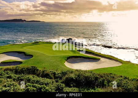 11 Février, 2019 Pebble Beach Golf Links, CA, USA Le monde célèbre par 3 7e trou à Pebble Beach Golf Course à l'AT&T Pebble Beach Pro- Banque D'Images