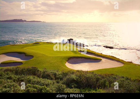 11 Février, 2019 Pebble Beach Golf Links, CA, USA Le monde célèbre par 3 7e trou à Pebble Beach Golf Course à l'AT&T Pebble Beach Pro- Banque D'Images