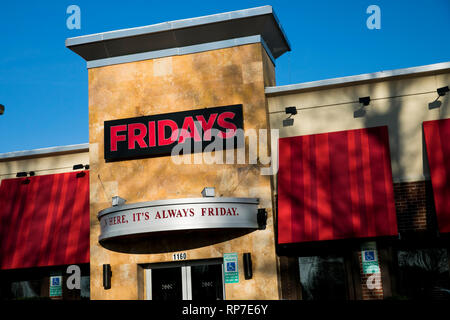 Un logo affiche à l'extérieur d'un TGI Fridays restaurant lieu de Fredericksburg, en Virginie, le 19 février 2019. Banque D'Images