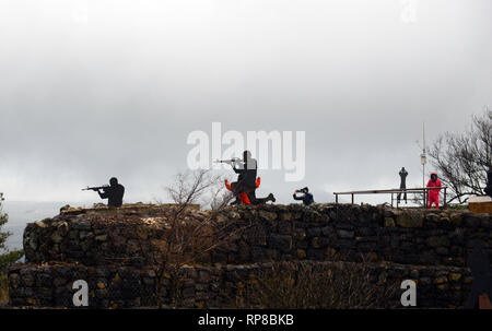 Vieux bunkers israéliens sur le sommet du mont Bental sur les hauteurs du Golan en Israël. Banque D'Images