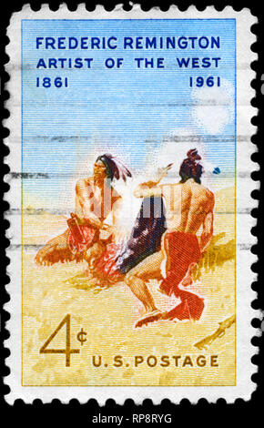 USA - circa 1961 : timbre imprimé aux États-Unis montre le signal de fumée peinture', par Frederic Remington (1861-1909), artiste de l'Ouest, vers 1961 Banque D'Images