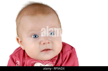 Cute baby girl sur un fond blanc, isolé Banque D'Images