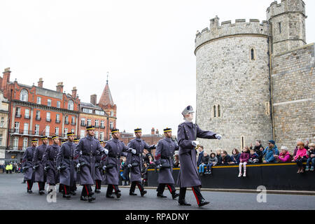 Windsor, Royaume-Uni. 21 Février, 2019. 36 e Régiment du génie de l'Université Queen's Gurkha Engineers, accompagné de la musique de la Brigade de Gurkhas, prendre part à la cérémonie de Relève de la garde au château de Windsor. Le Queen's Gurkha Engineers fournira la protection de Windsor jusqu'au 12 avril, pour la première fois depuis la célébration de 200 ans de service à la Couronne en 2015. Credit : Mark Kerrison/Alamy Live News Banque D'Images