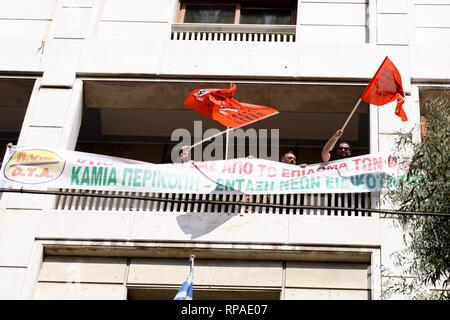 Athènes, Grèce. Feb 21, 2019. Les employés municipaux ont envahi le ministère des Finances pendant 24 heures de grève générale. (Crédit Image : © VafeiadakisZUMA Aristidis Wire) Credit : ZUMA Press, Inc./Alamy Live News Banque D'Images