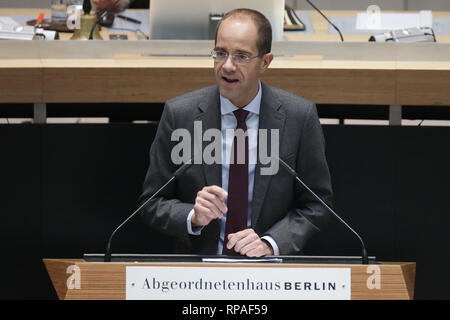 Berlin, Allemagne. Feb 21, 2019. Christian Gräff du CDU parle lors d'une séance plénière de la Chambre des représentants sur la motion de l'isapproval «Lompscher surchargé le sénateur". Credit : Jörg Carstensen/dpa/Alamy Live News Banque D'Images