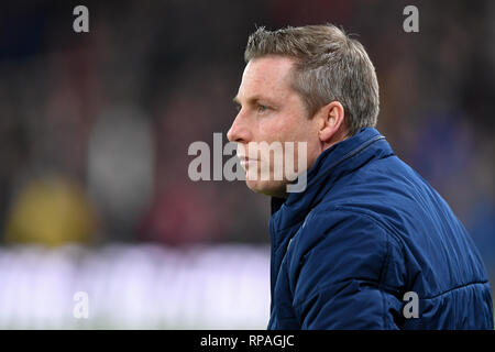 Derby, Derbyshire, Royaume-Uni. 20 févr. 2019 Millwall Manager Neil Harris dans le ciel parier match de championnat entre Derby County et Millwall au Derby Pride Park, le mercredi 20 février 2019. (Crédit : MI News | Alamy) Credit : MI News & Sport /Alamy Live News Banque D'Images