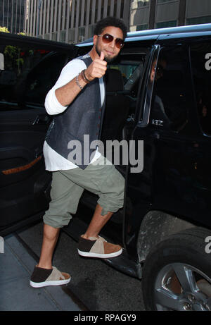 ***PHOTO*** Jussie Smollett arrêté pour conduite désordonnée de crime pour le dépôt d'un faux rapport de police. NEW YORK, NY - 25 SEPTEMBRE : Jussie Smollett vu quitter SiriusXM Studios de New York le 25 septembre 2017. Credit : RW/MediaPunch Banque D'Images