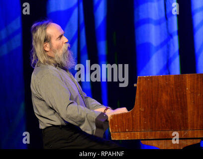 Prague, République tchèque. Feb 21, 2019. Pianiste et compositeur ukrainien Lubomyr Melnyk effectue à Prague, République tchèque, le 21 février 2019. Il a développé la technique de la continuité de la musique pour piano. Credit : Katerina Sulova/CTK Photo/Alamy Live News Banque D'Images