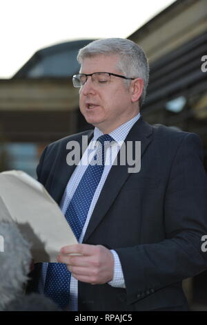 Glasgow, Royaume-Uni. Feb 21, 2019. Le chef de police - Police de Stuart Houston Ecosse lire une déclaration de la famille de l'assassiné six ans, fille Alesha MacPhail comme un verdict de culpabilité contre l'accusé. Pas en mesure de nommer l'accusé. Il est illégal en Ecosse pour publier le nom, l'adresse, l'école ou toute autre information qui pourrait identifier les personnes de moins de 18 ans qui est l'accusé, victime ou témoin dans une affaire pénale, cette loi s'applique aux médias sociaux ainsi qu'aux sites web, journaux et chaînes TV et radio. Crédit : Colin Fisher/Alamy Live News Banque D'Images