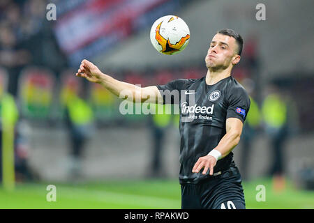 21 février 2019, Hessen, Frankfurt/Main : Soccer : Europa League, Eintracht Frankfurt - Schachtjor Donezk, knockout, ronde, ronde intermédiaire deuxième jambes, dans la Commerzbank Arena. Filip De Francfort Kostic joue la balle. Photo : Uwe Anspach/dpa Banque D'Images