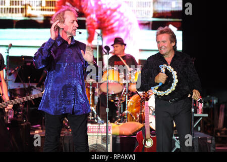 ***PHOTO*** Peter Tork des Monkees est décédé. POMPANO Beach, FL - 5 juin : Peter Tork, Davy Jones des Monkees l effectue à l'Amphithéâtre de Pompano Beach, le 5 juin 2011 à Pompano Beach, en Floride. © MPI04/Media Punch Inc. Banque D'Images