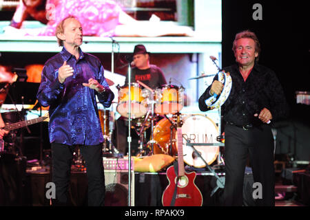 ***PHOTO*** Peter Tork des Monkees est décédé. POMPANO Beach, FL - 5 juin : Peter Tork, Davy Jones des Monkees l effectue à l'Amphithéâtre de Pompano Beach, le 5 juin 2011 à Pompano Beach, en Floride. © MPI04/Media Punch Inc. Banque D'Images